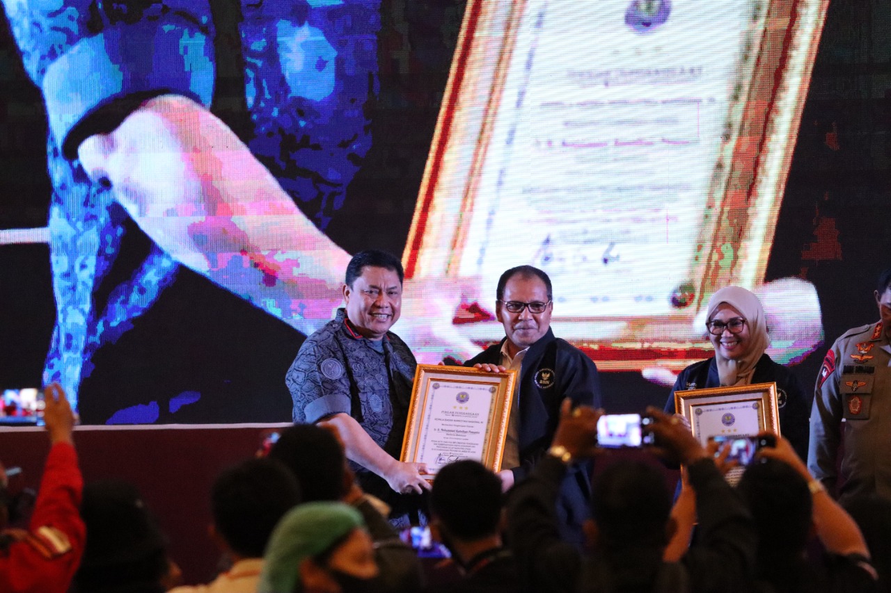 Program Lorong Wisata Bersinar Antar Walikota Makassar Raih Penghargaan Dari BNN