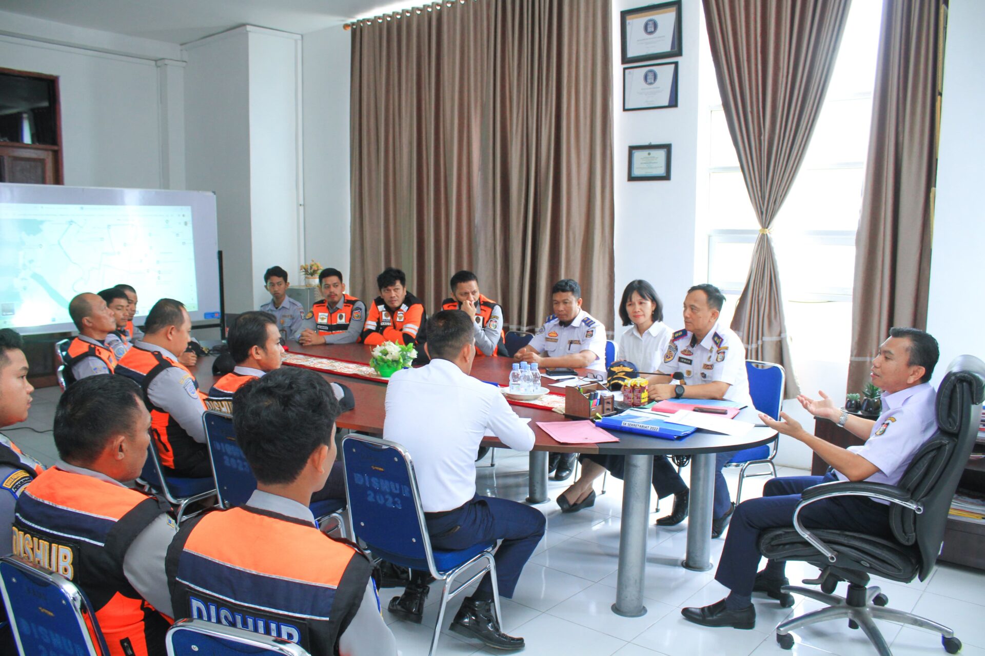 Kadishub Makassar Gelar Rapat Evaluasi Petugas Lapangan